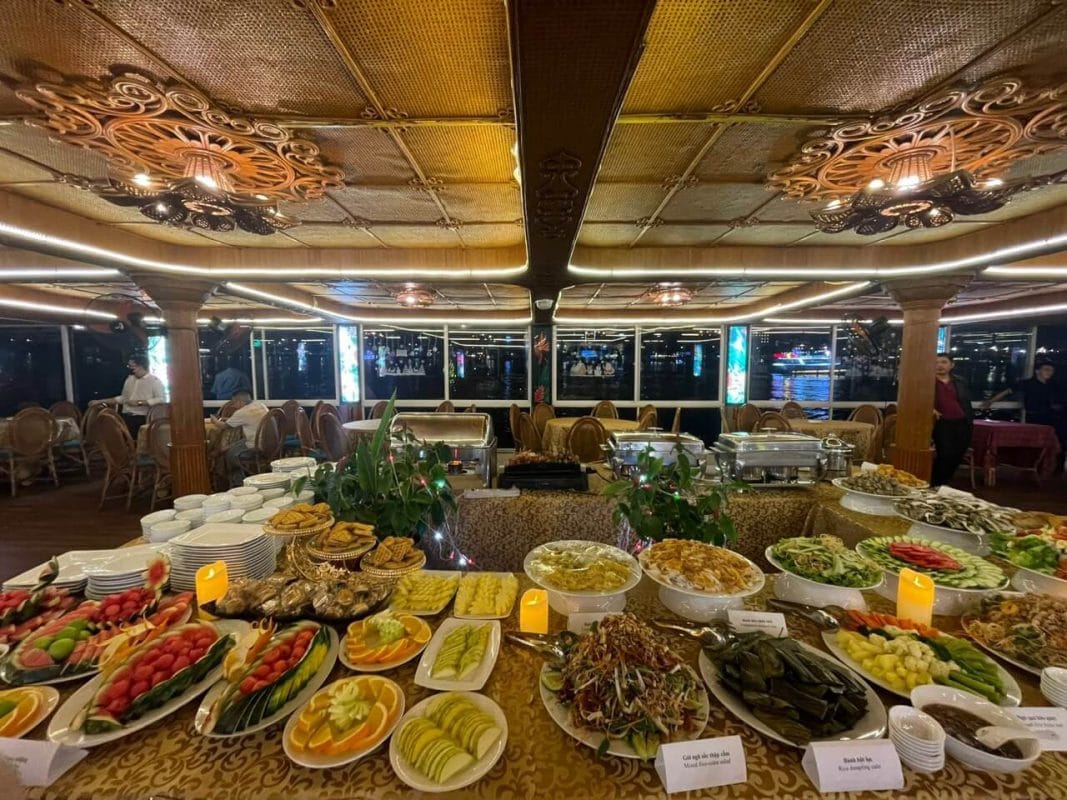 Ăn Tối Trên Sông Hàn