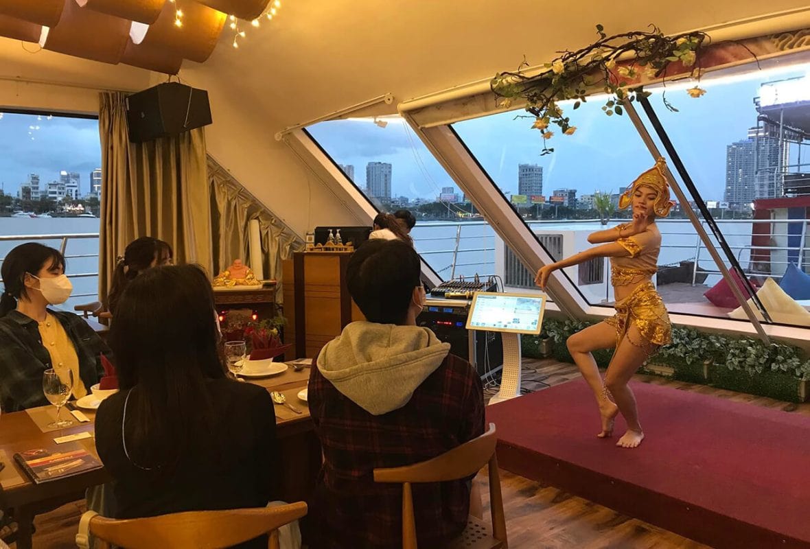 Du thuyền DA NANG DRAGON CRUISE